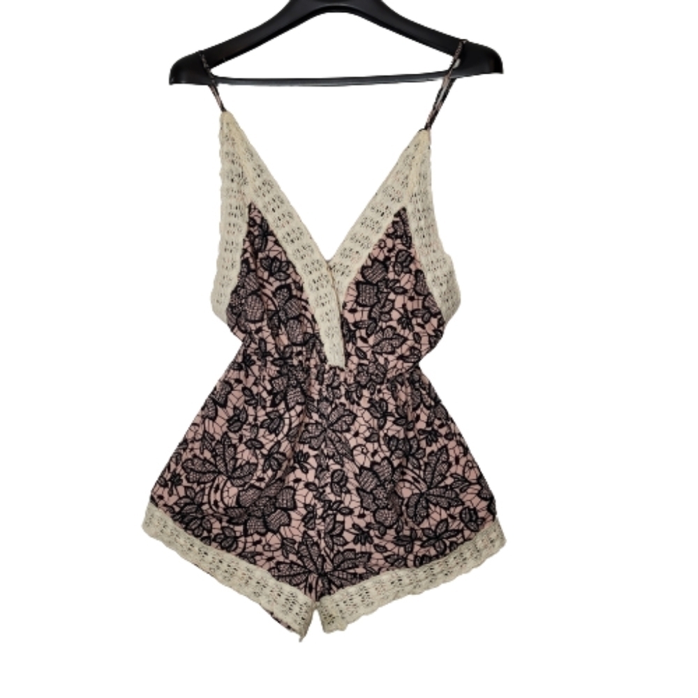 Win-Win Apparel Pink Floral Lace Knit Romper